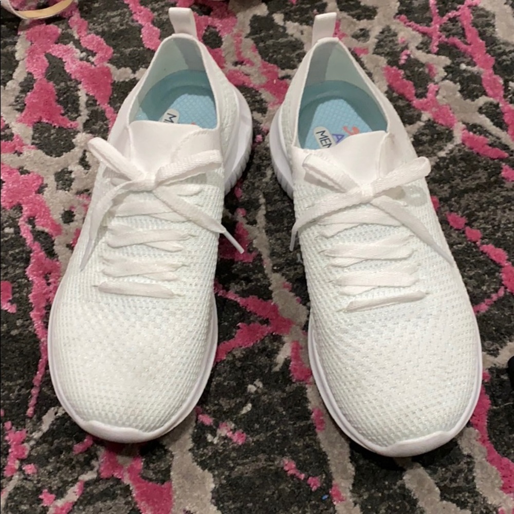 Sketchers white size 7